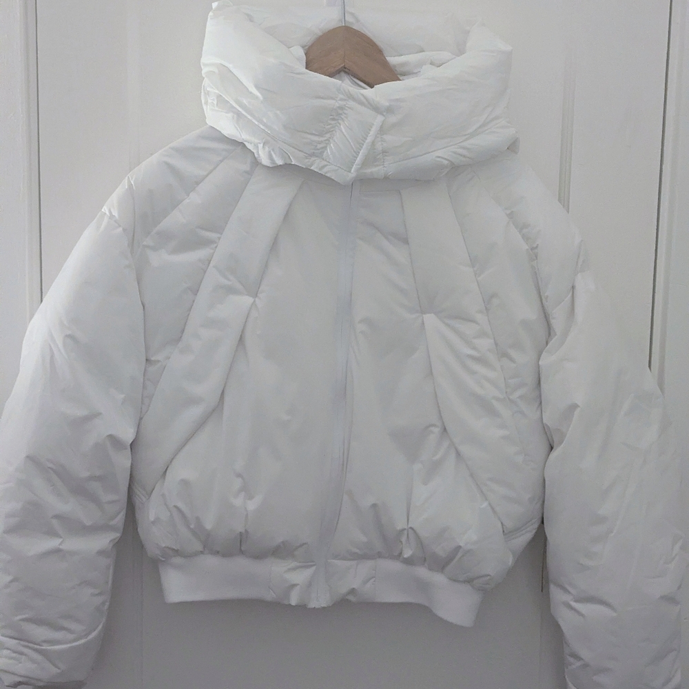 Women's Forever 21 Premium Label Waist Length White Puff Coat Size M NWT